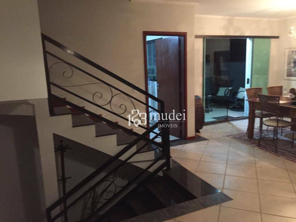 Casa de Condomínio à venda com 4 quartos, 235m² - Foto 4