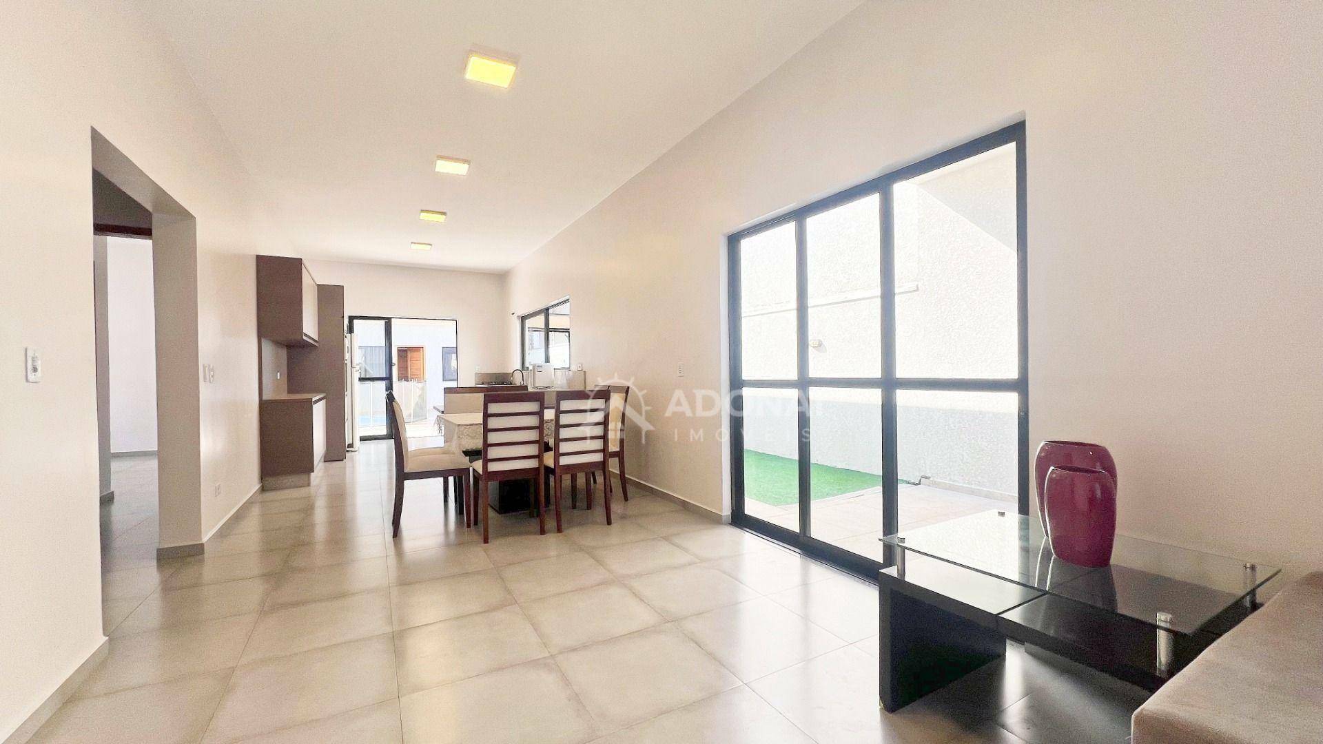 Casa à venda com 5 quartos, 203m² - Foto 11