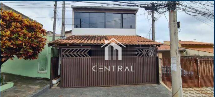 Sobrado à venda com 4 quartos, 130m² - Foto 1