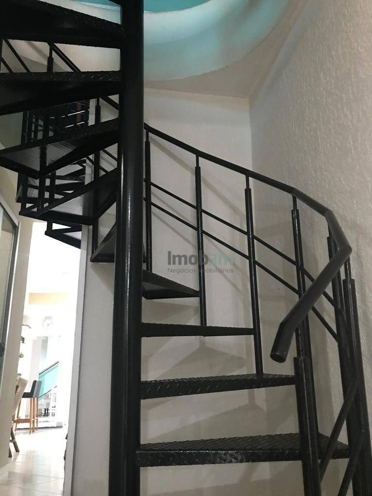 Sobrado à venda com 4 quartos, 302m² - Foto 18