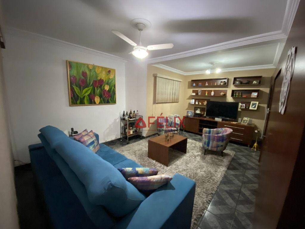 Casa à venda com 3 quartos, 190m² - Foto 1