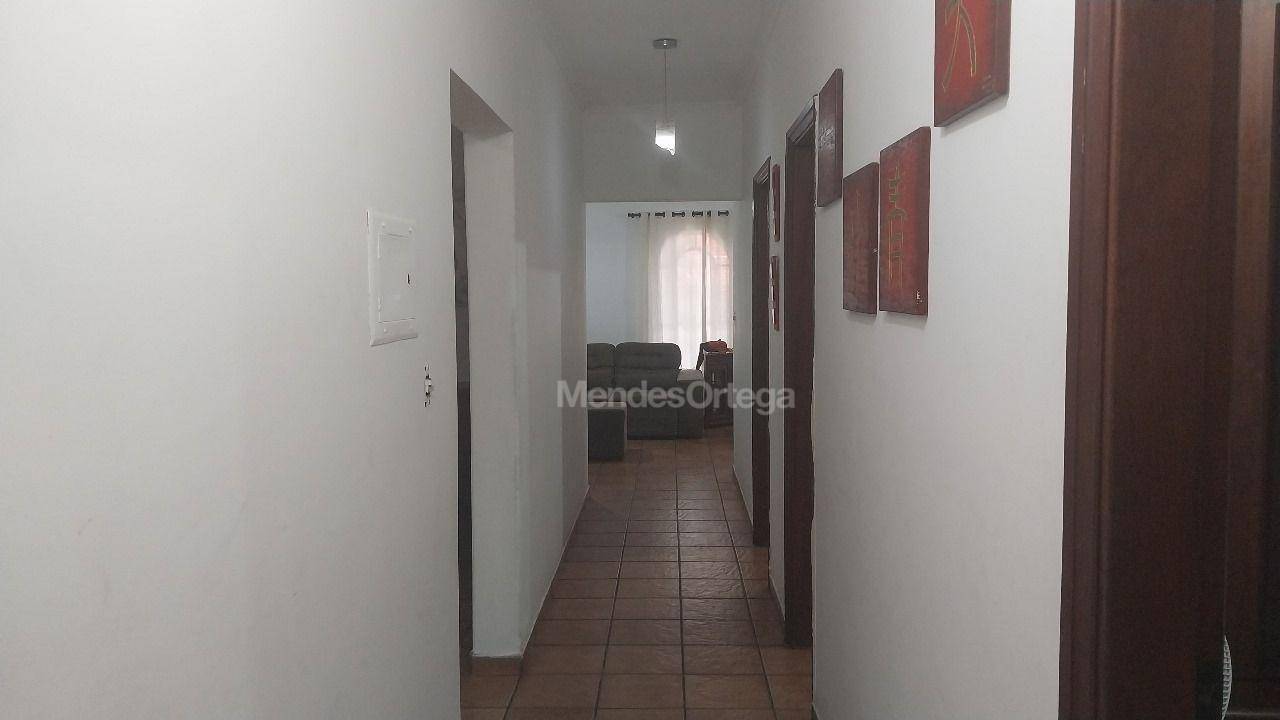 Casa à venda com 3 quartos, 214m² - Foto 8