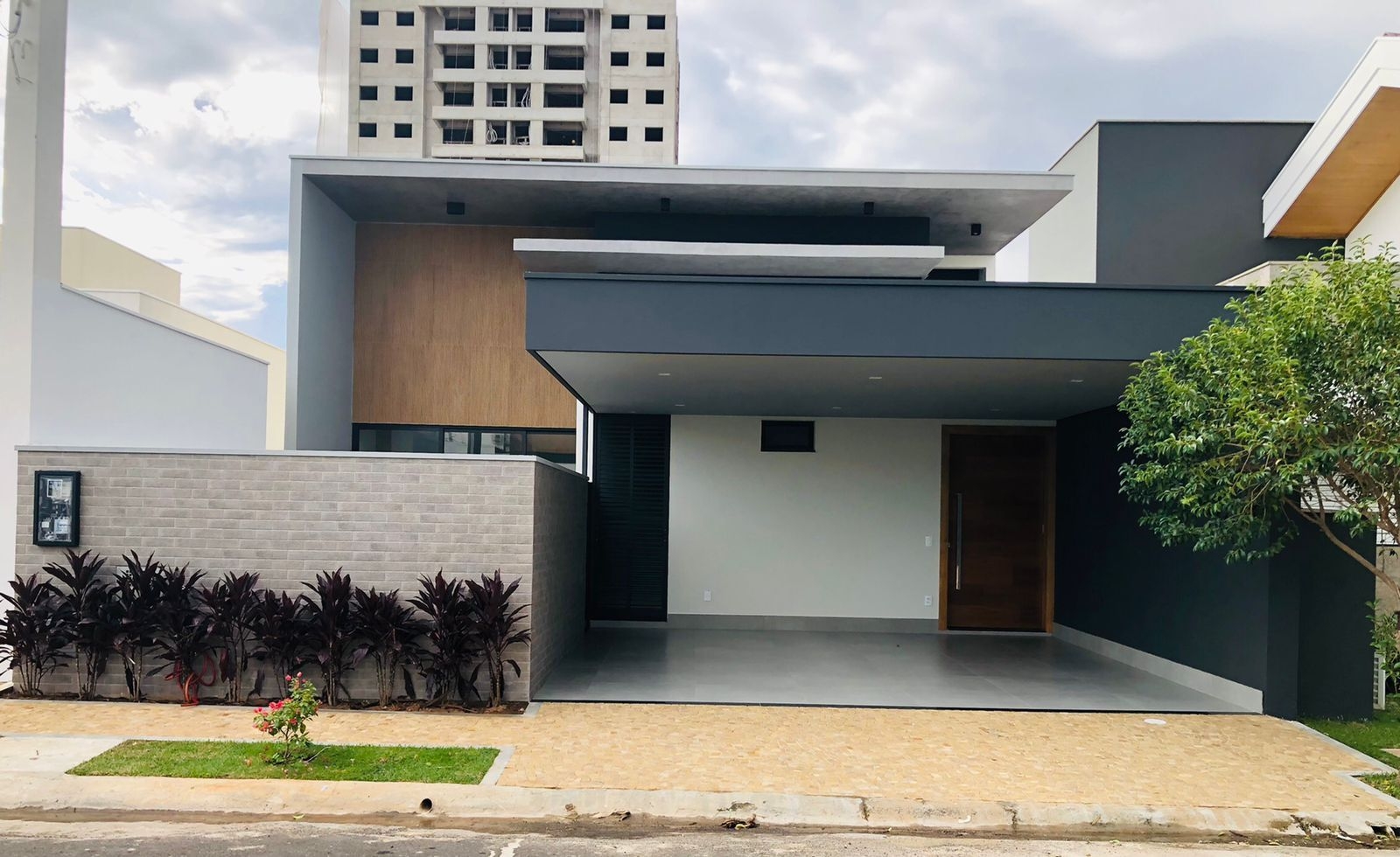 Casa à venda com 3 quartos, 200m² - Foto 1