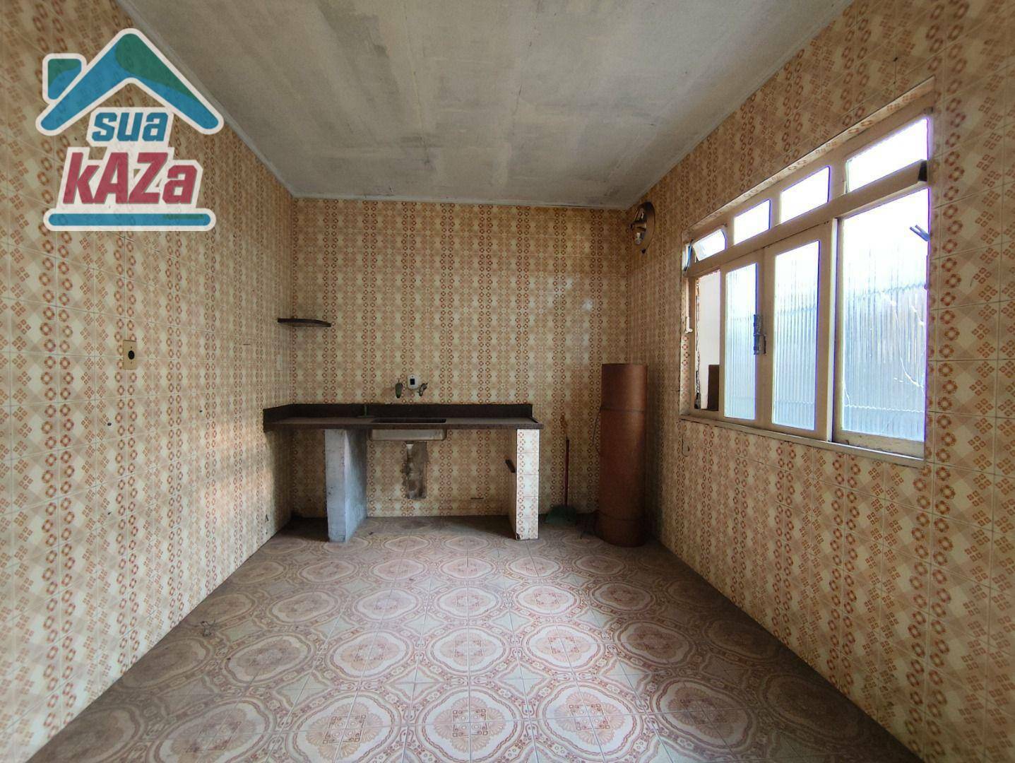 Casa à venda com 6 quartos, 210m² - Foto 11