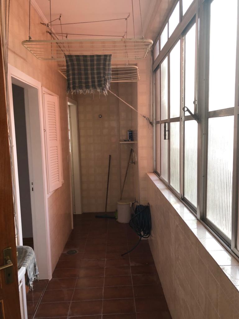 Apartamento à venda com 3 quartos, 180m² - Foto 2