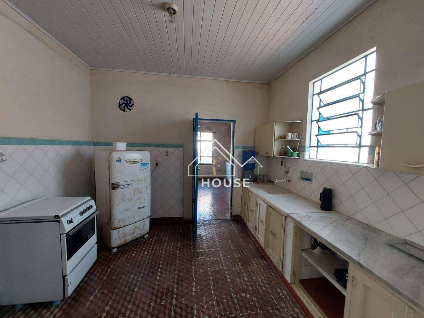 Casa à venda com 3 quartos, 210m² - Foto 7