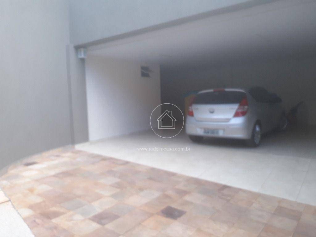 Casa à venda com 4 quartos, 490m² - Foto 2