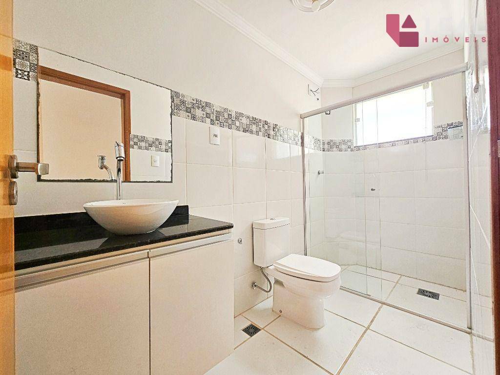 Apartamento para alugar com 3 quartos, 110m² - Foto 11