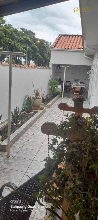 Casa à venda com 2 quartos, 67m² - Foto 2