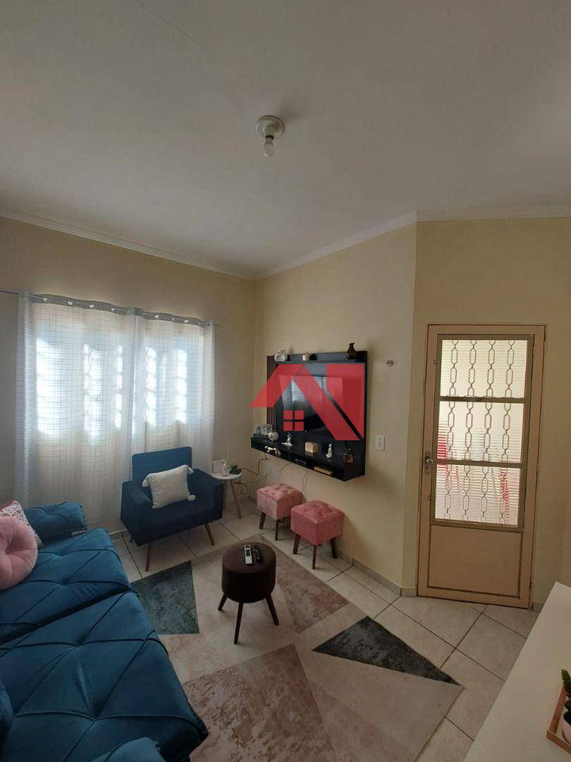 Casa à venda com 2 quartos, 64m² - Foto 1