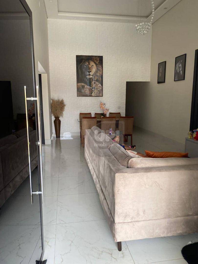 Casa de Condomínio à venda com 3 quartos, 184m² - Foto 2