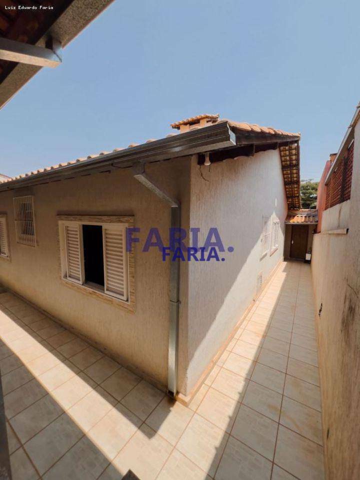 Casa à venda com 4 quartos, 179m² - Foto 11