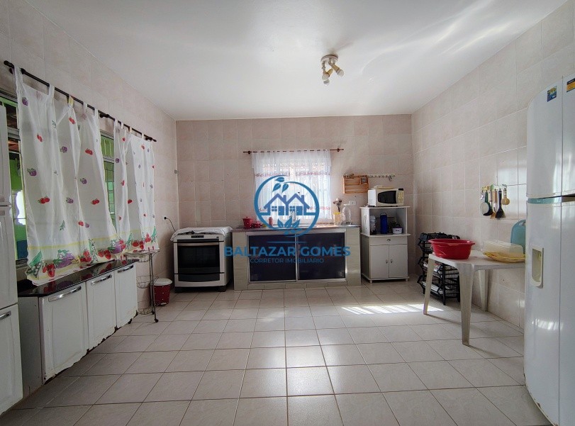 Casa à venda com 3 quartos, 300m² - Foto 4