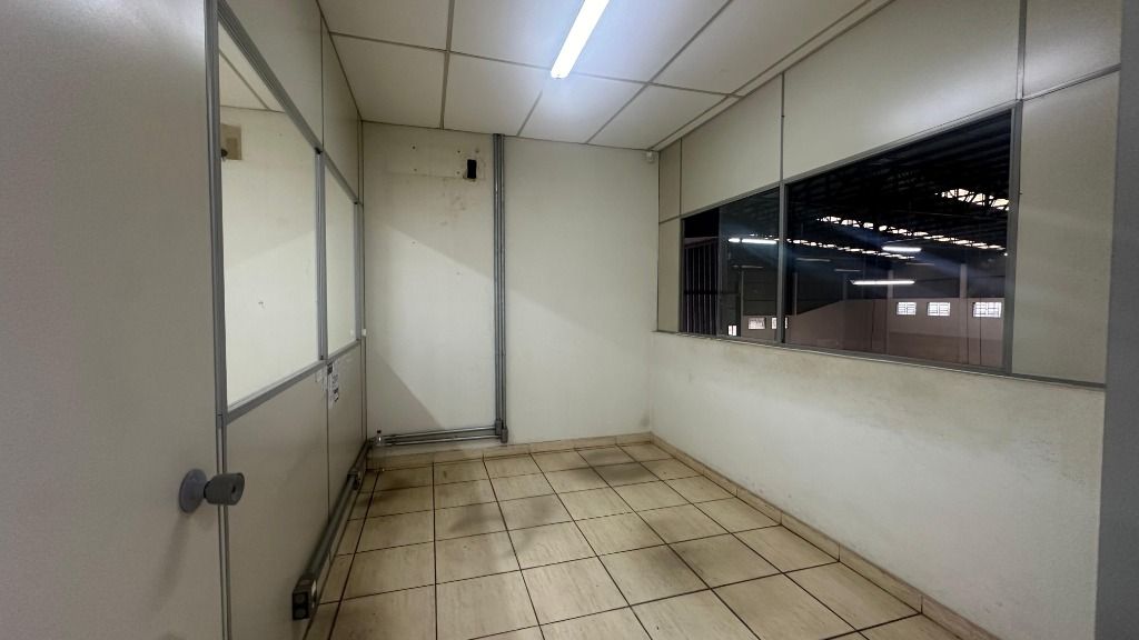 Depósito-Galpão-Armazém para alugar, 1500m² - Foto 10