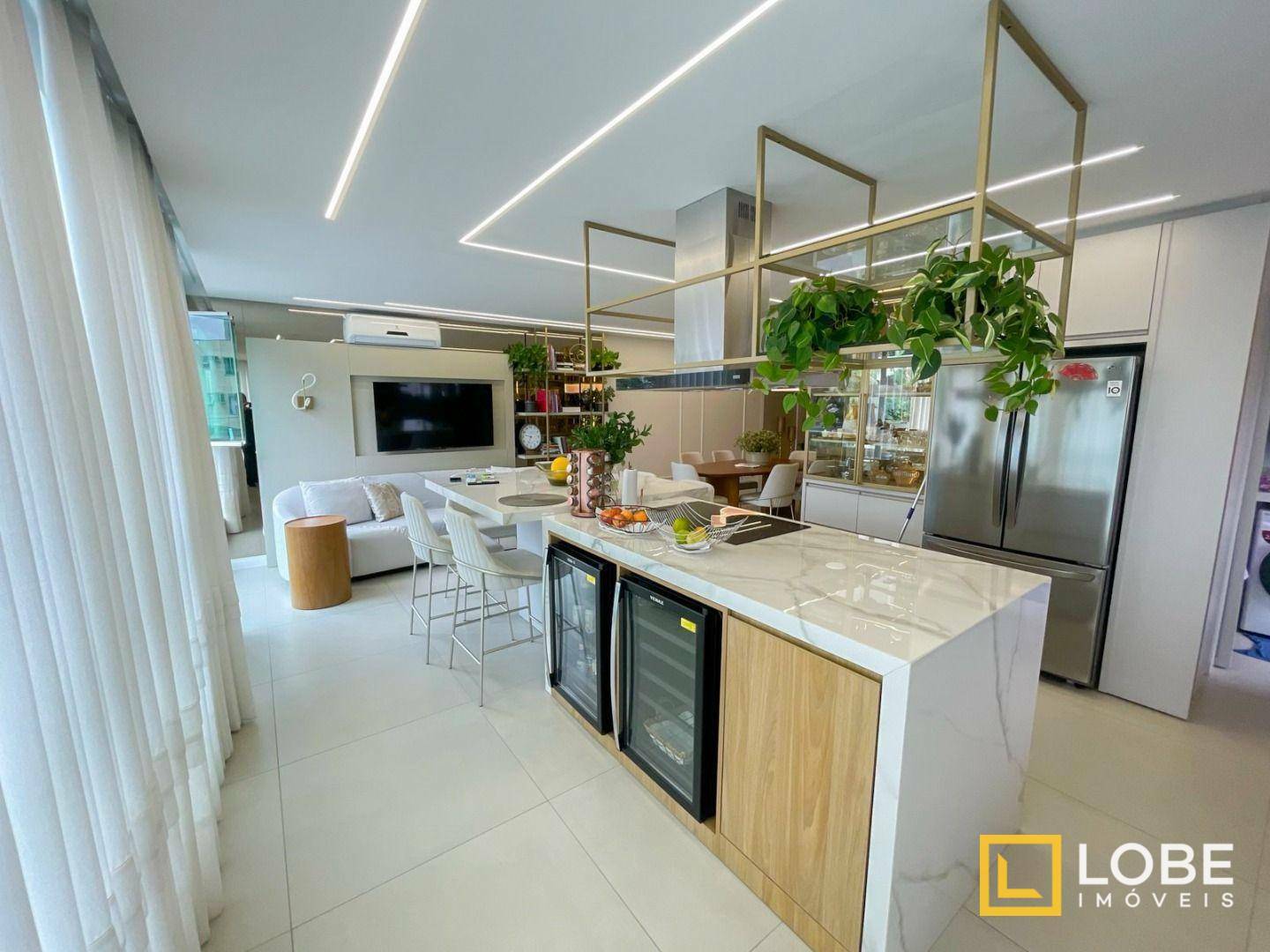 Apartamento à venda com 3 quartos, 146m² - Foto 1