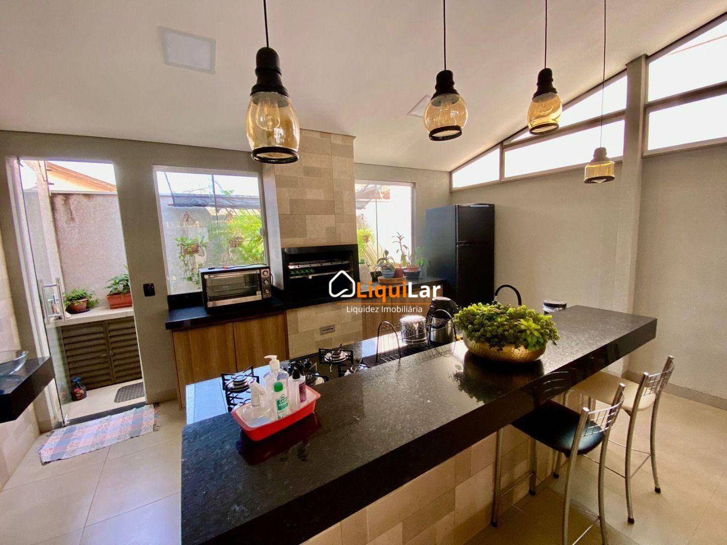 Casa, 3 quartos, 227 m² - Foto 2