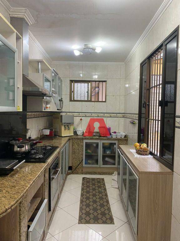 Casa para alugar com 3 quartos, 228m² - Foto 13