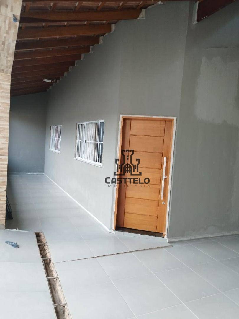 Casa à venda com 3 quartos, 120m² - Foto 1