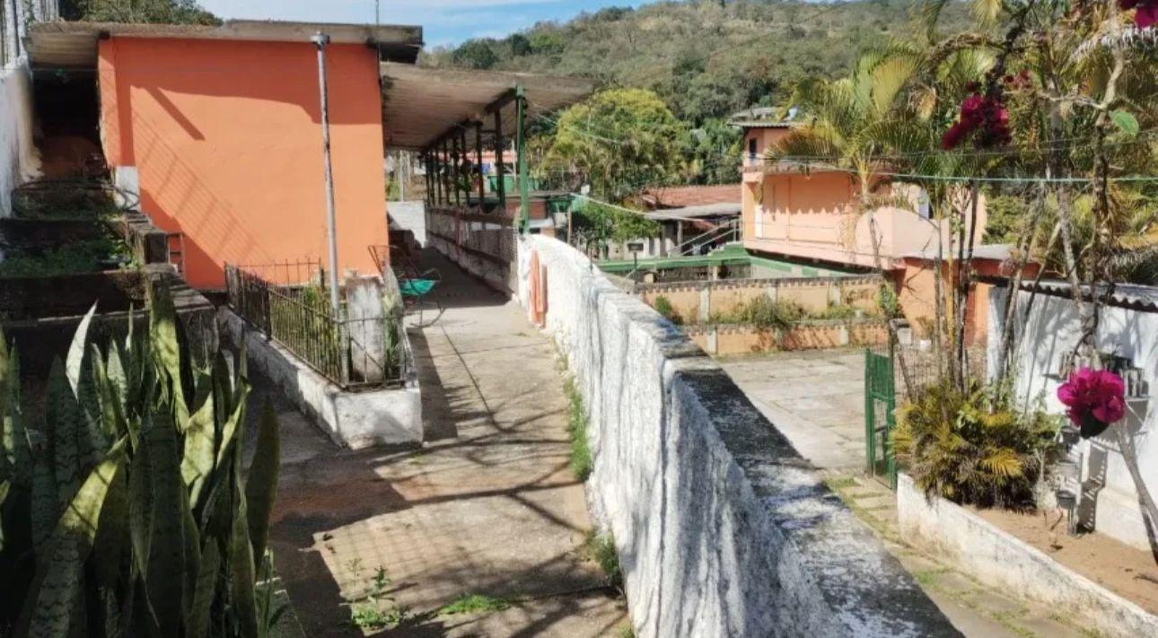 Chácara à venda com 2 quartos, 3400m² - Foto 3