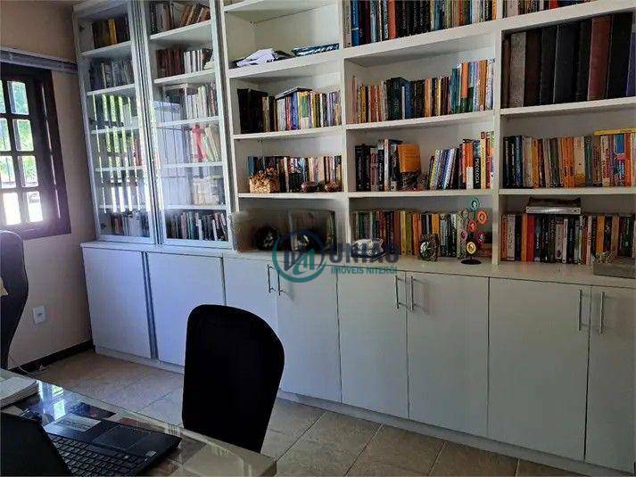 Casa de Condomínio à venda com 4 quartos, 270m² - Foto 13