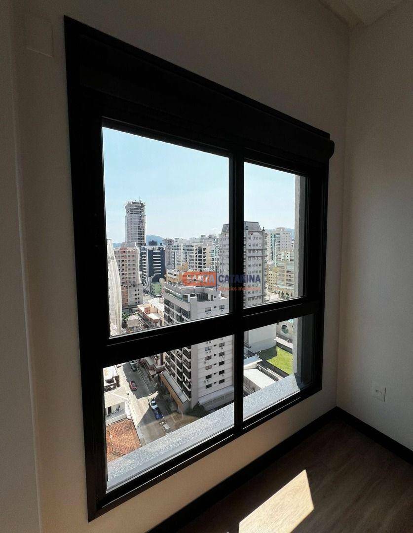 Apartamento à venda com 4 quartos, 188m² - Foto 25