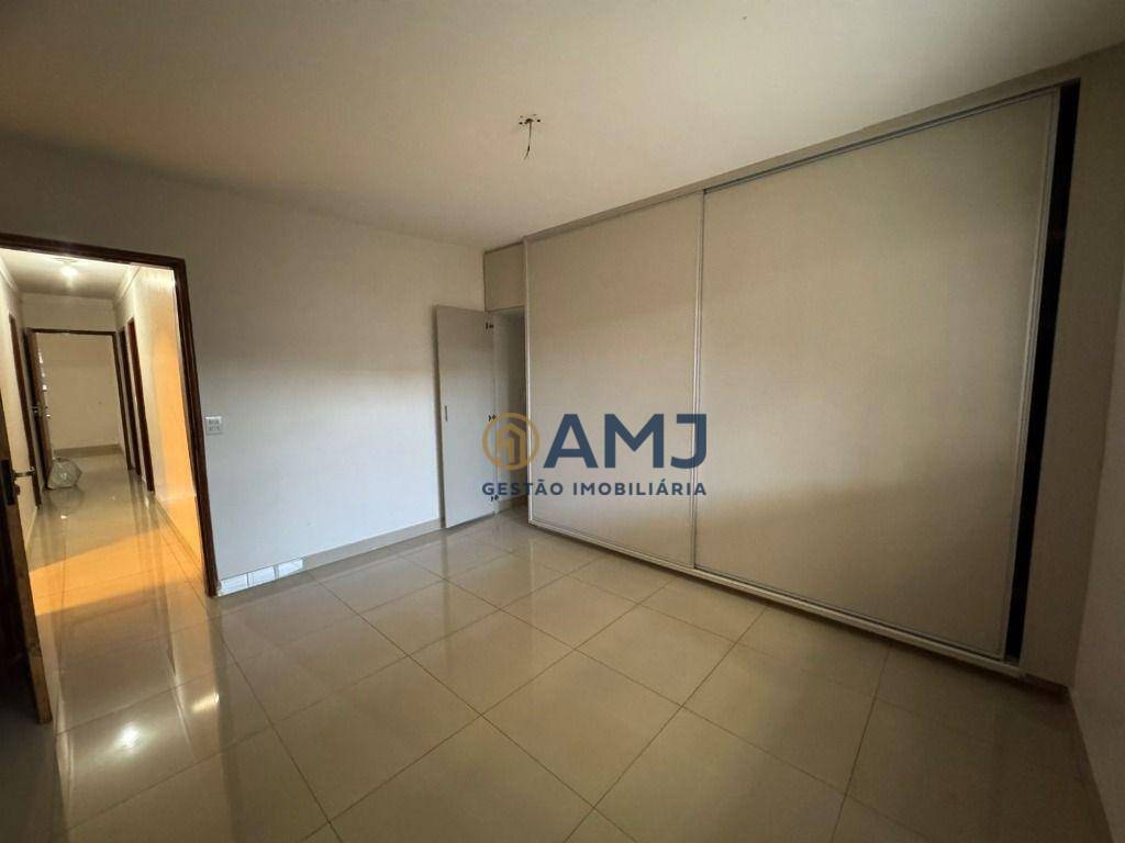 Casa para alugar com 3 quartos, 301m² - Foto 14