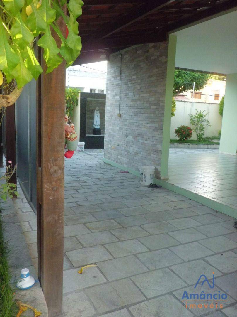 Casa à venda com 4 quartos, 311m² - Foto 16