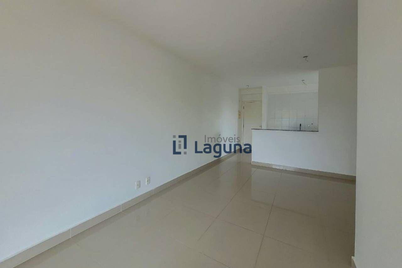 Apartamento para alugar com 3 quartos, 84m² - Foto 3