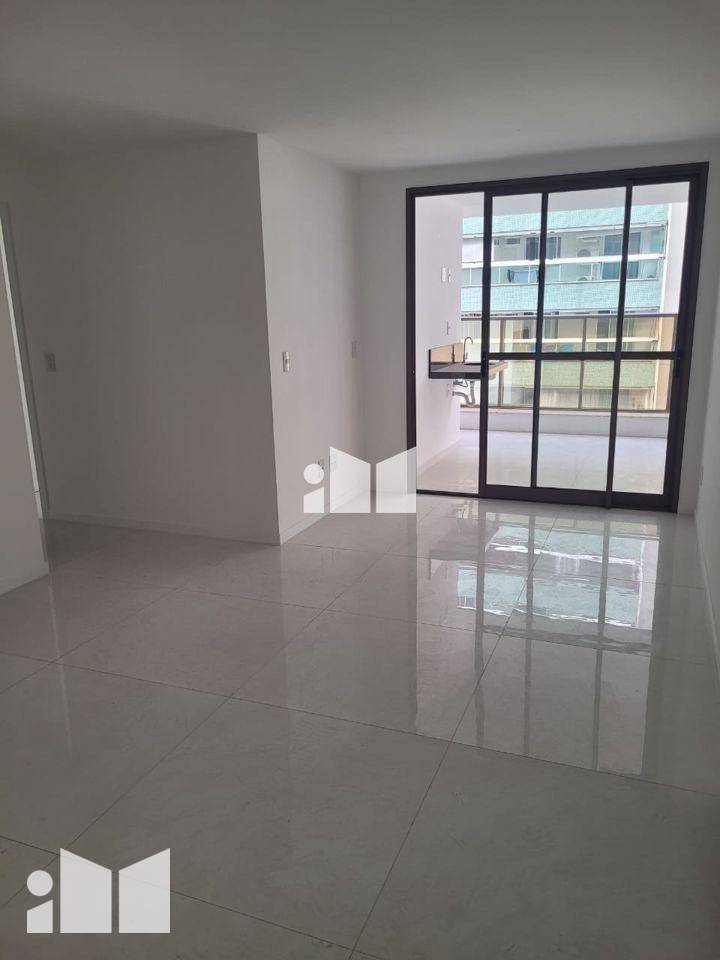 Apartamento à venda com 3 quartos, 101m² - Foto 1