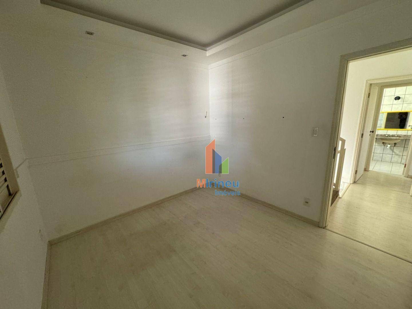 Casa à venda com 5 quartos, 273m² - Foto 17