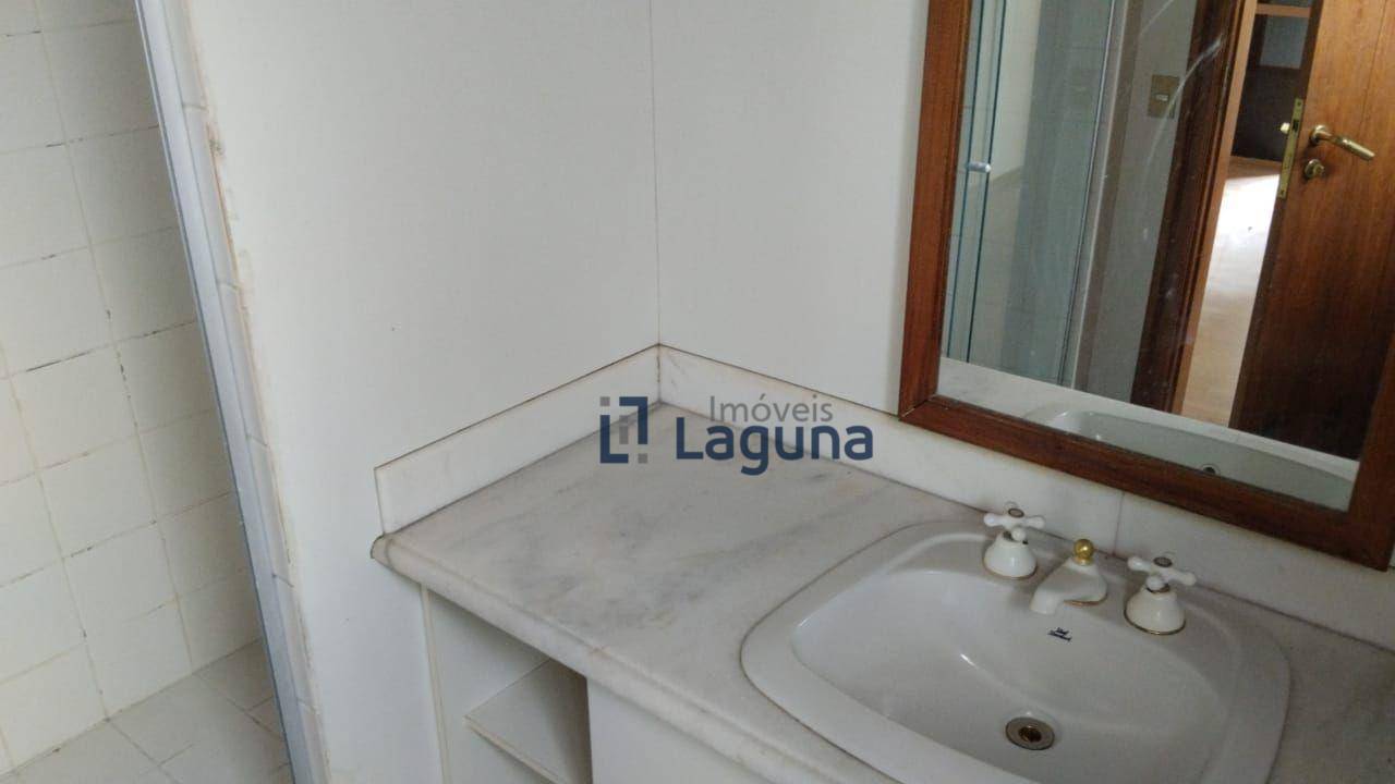 Apartamento para alugar com 4 quartos, 263m² - Foto 12