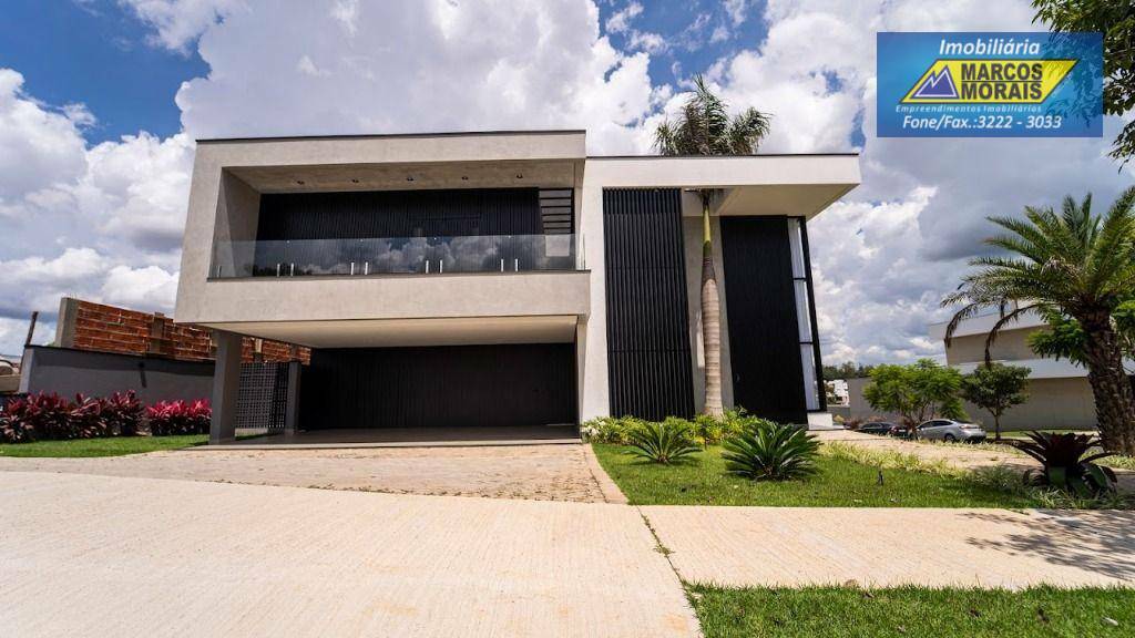 Casa de Condomínio à venda com 4 quartos, 560m² - Foto 1