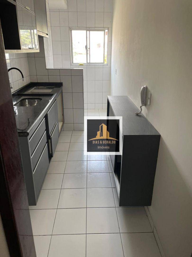 Apartamento à venda com 2 quartos, 65m² - Foto 2