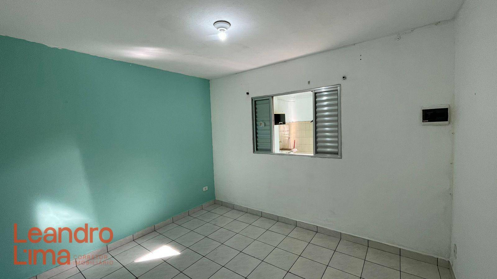 Casa para alugar com 2 quartos, 50m² - Foto 13