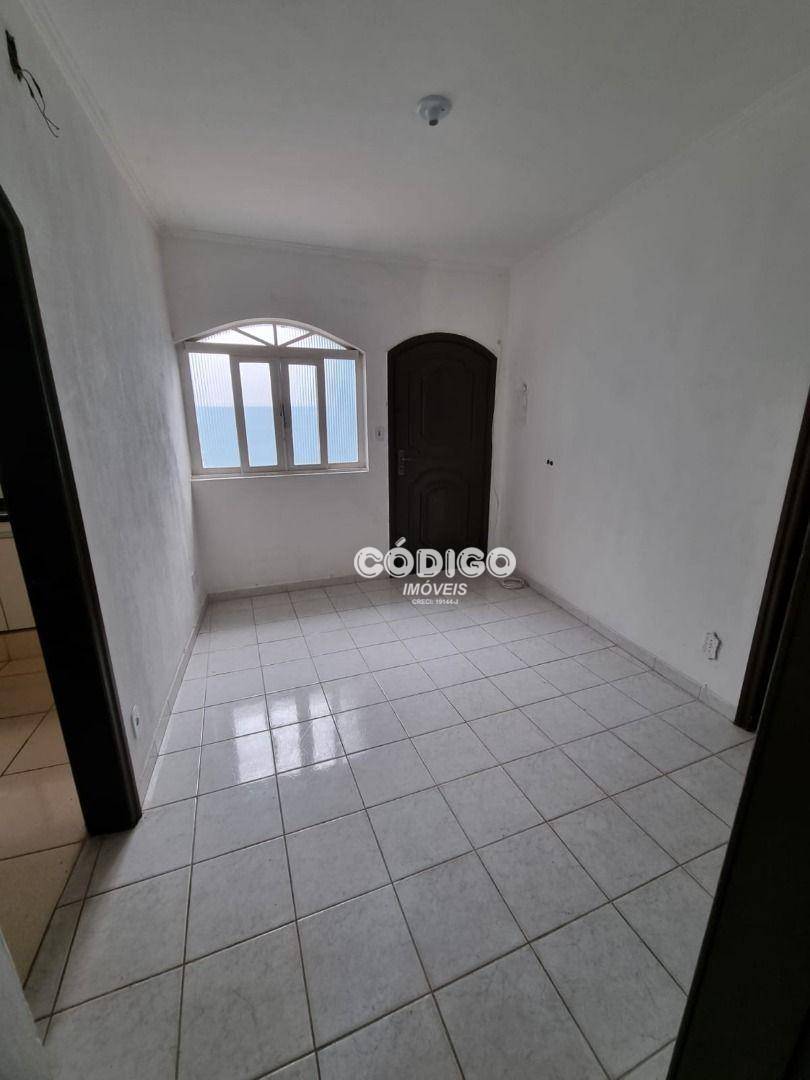 Casa para alugar com 2 quartos, 80m² - Foto 3