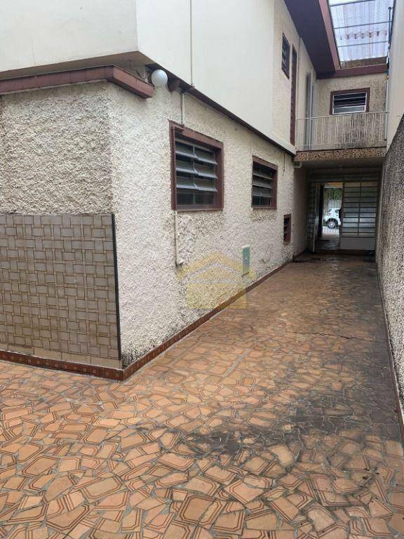 Casa à venda e aluguel com 3 quartos, 208m² - Foto 11