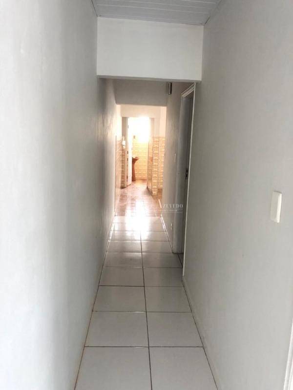 Casa à venda com 2 quartos, 70m² - Foto 4