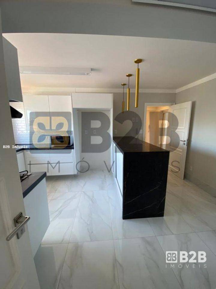 Apartamento à venda com 3 quartos, 207m² - Foto 8