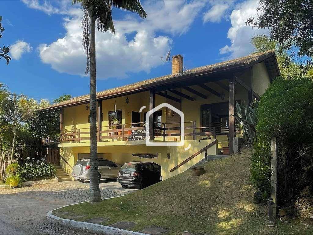 Casa de Condomínio à venda com 4 quartos, 220m² - Foto 2