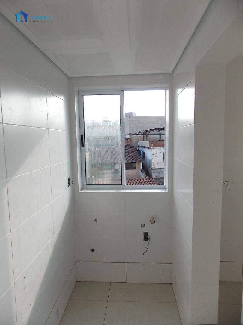 Apartamento à venda com 3 quartos, 81m² - Foto 2