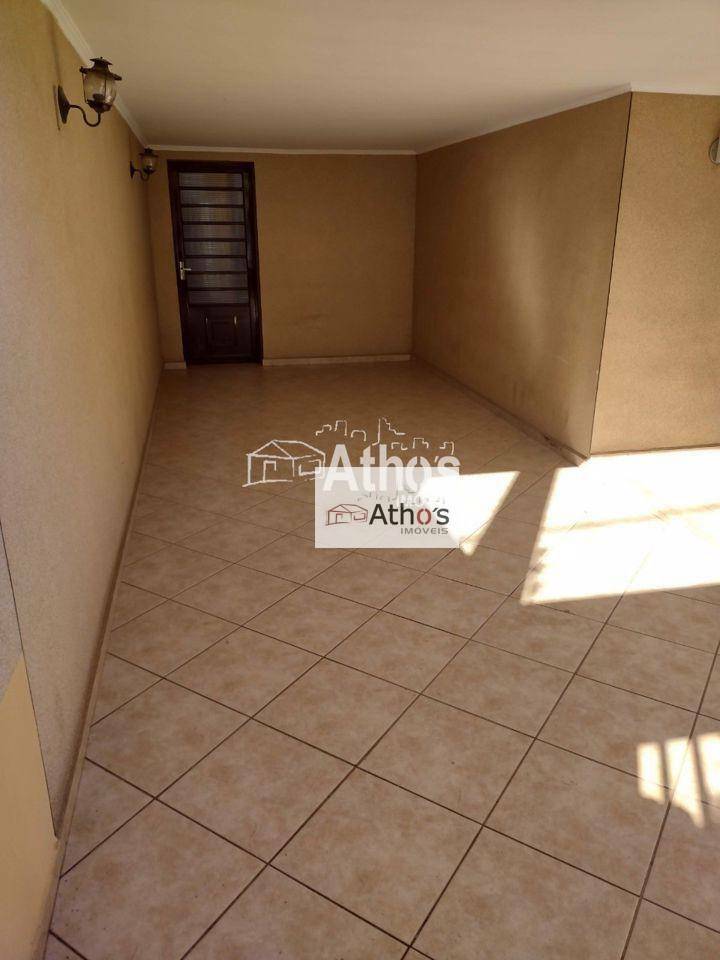 Casa à venda com 3 quartos, 240m² - Foto 4