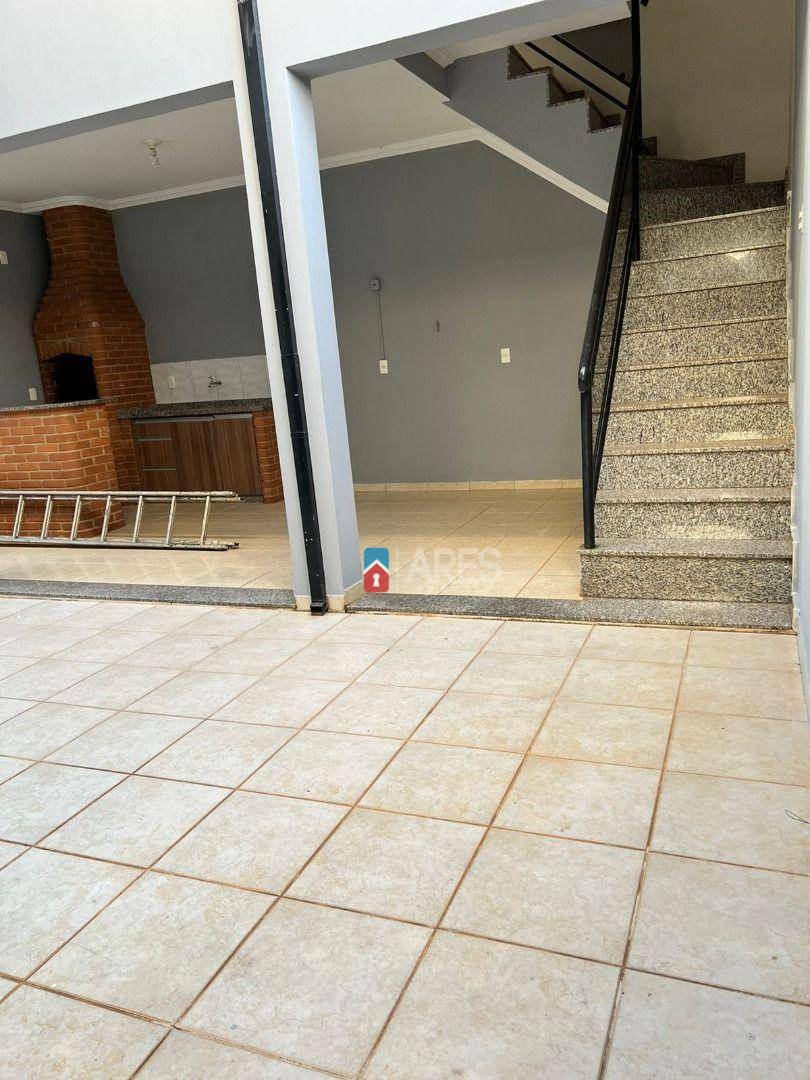 Casa para alugar com 3 quartos, 460m² - Foto 40