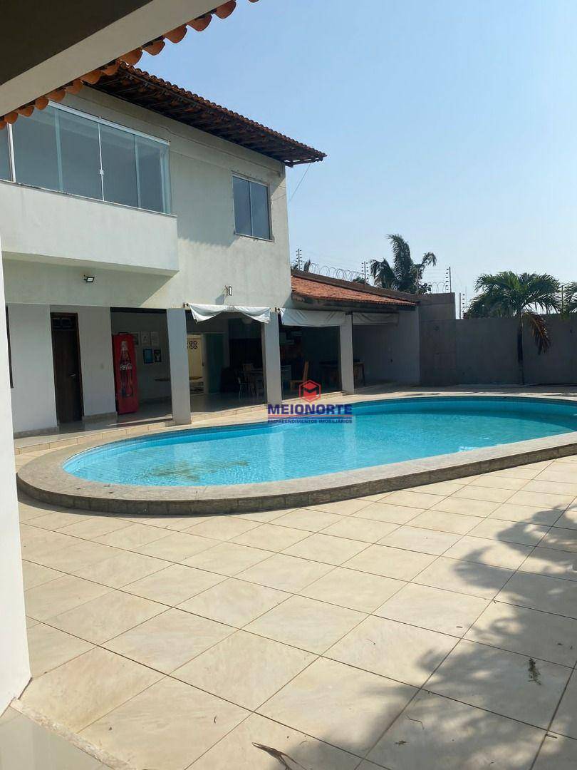 Casa à venda com 4 quartos, 800m² - Foto 1