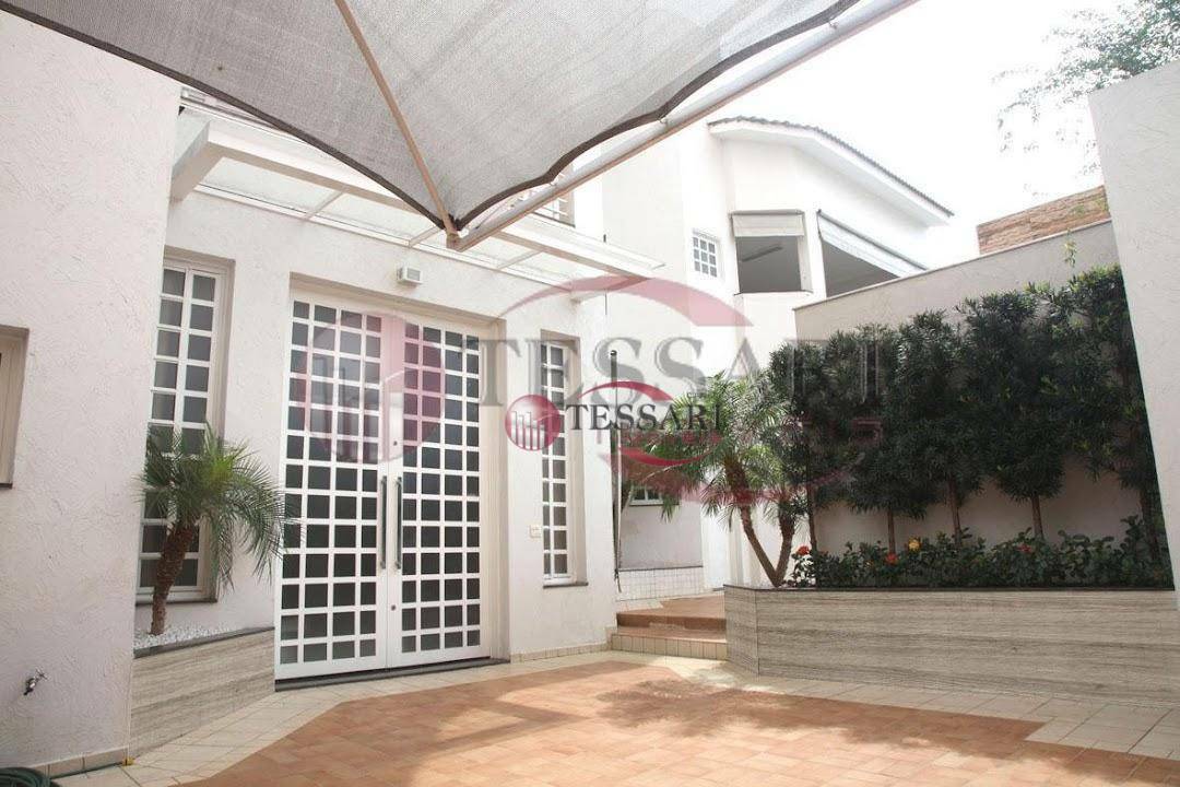 Casa à venda e aluguel com 3 quartos, 800m² - Foto 1