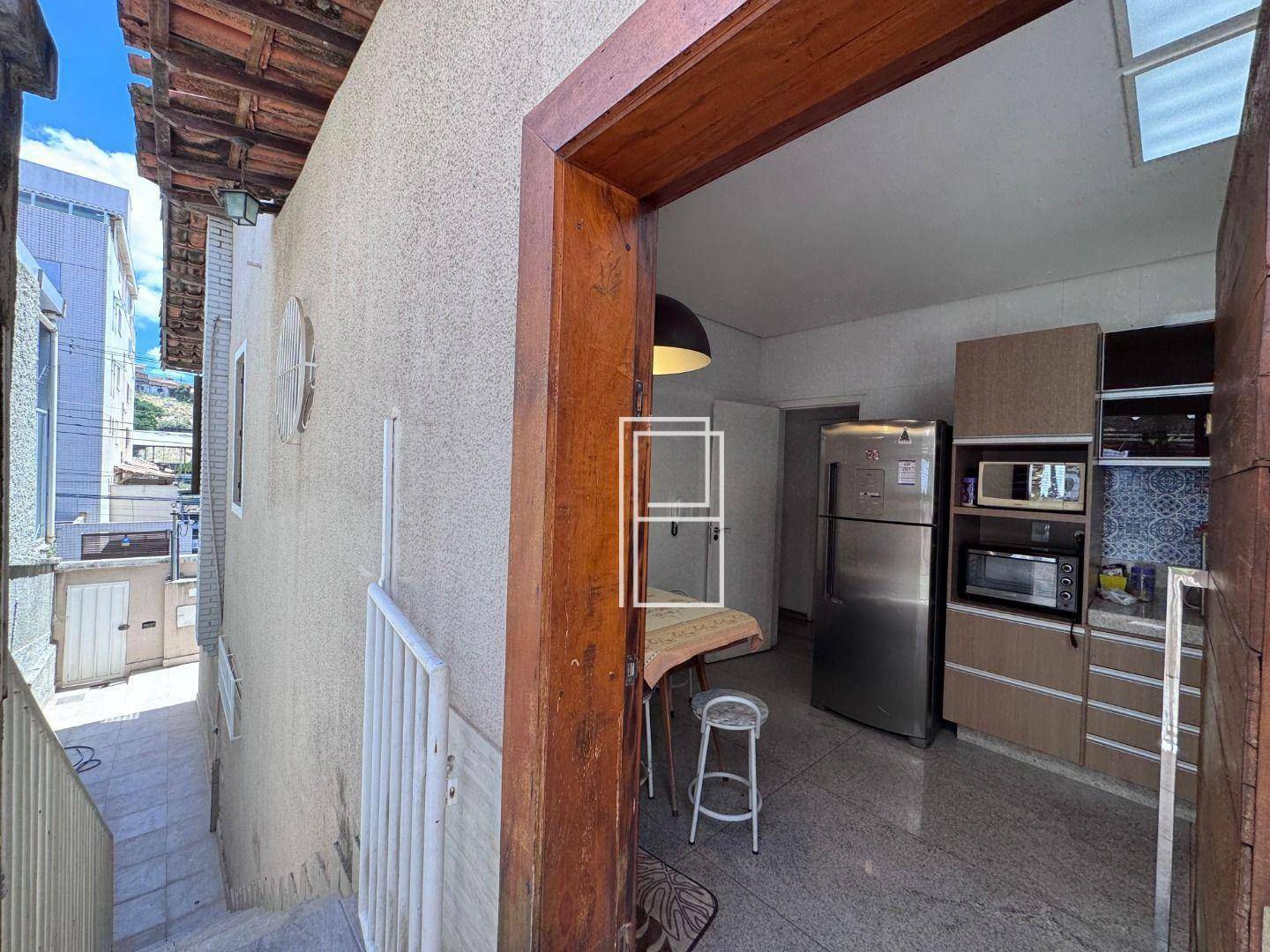 Casa à venda com 5 quartos, 280m² - Foto 7