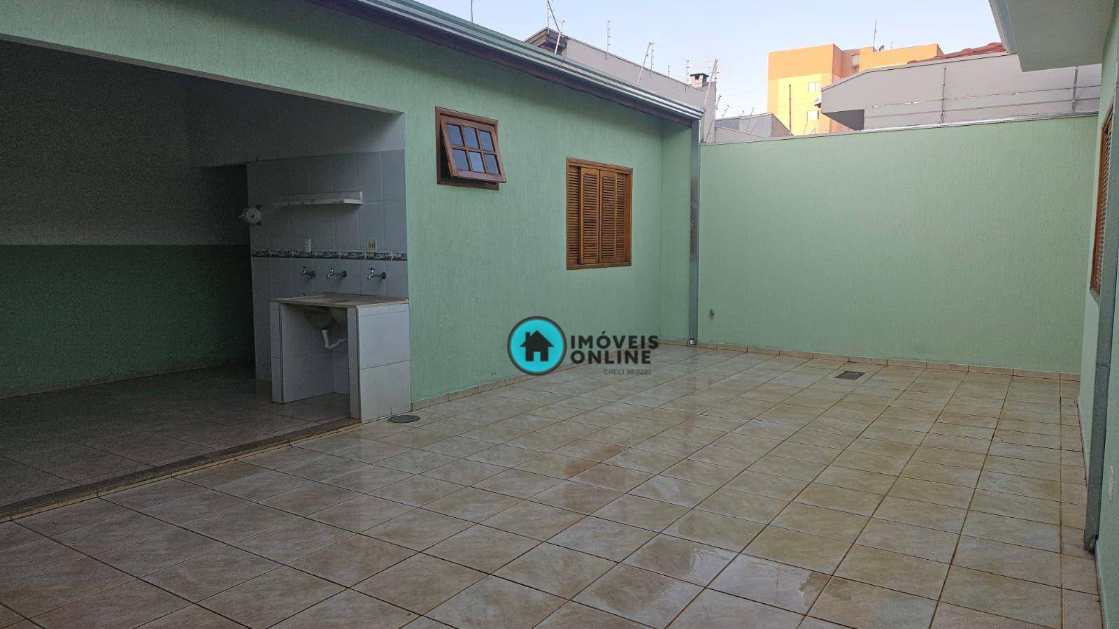 Casa à venda com 3 quartos, 250M2 - Foto 1