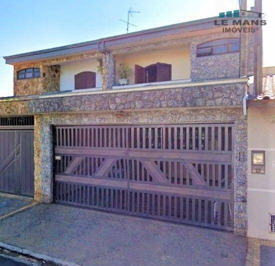 Casa à venda com 3 quartos, 176m² - Foto 1