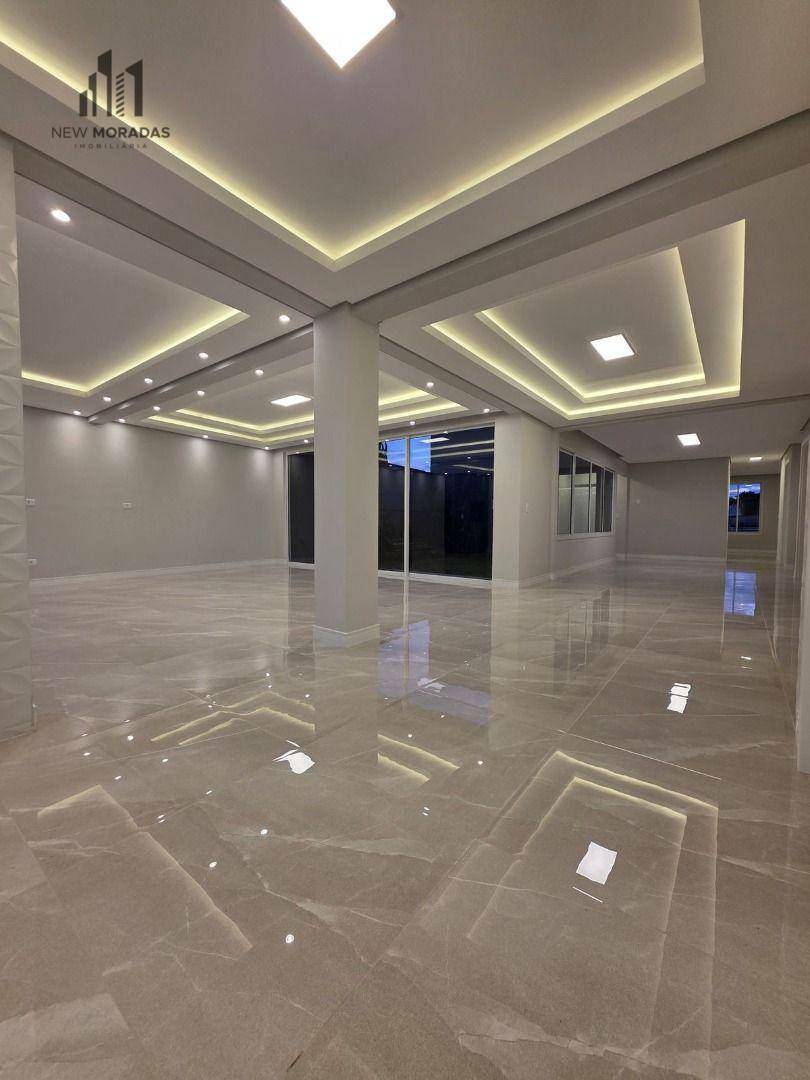 Casa à venda com 3 quartos, 284m² - Foto 1