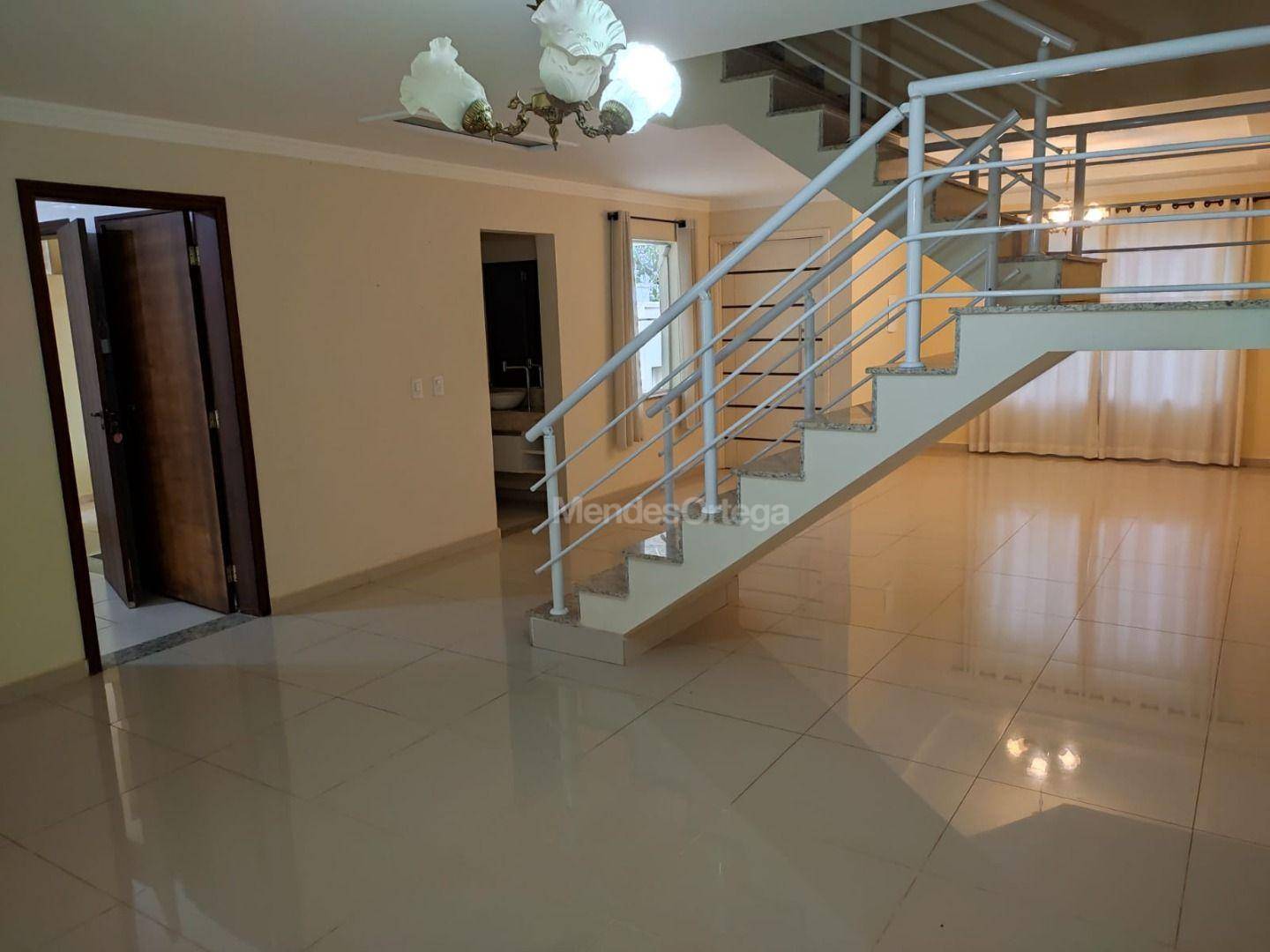 Casa de Condomínio à venda com 3 quartos, 347m² - Foto 1