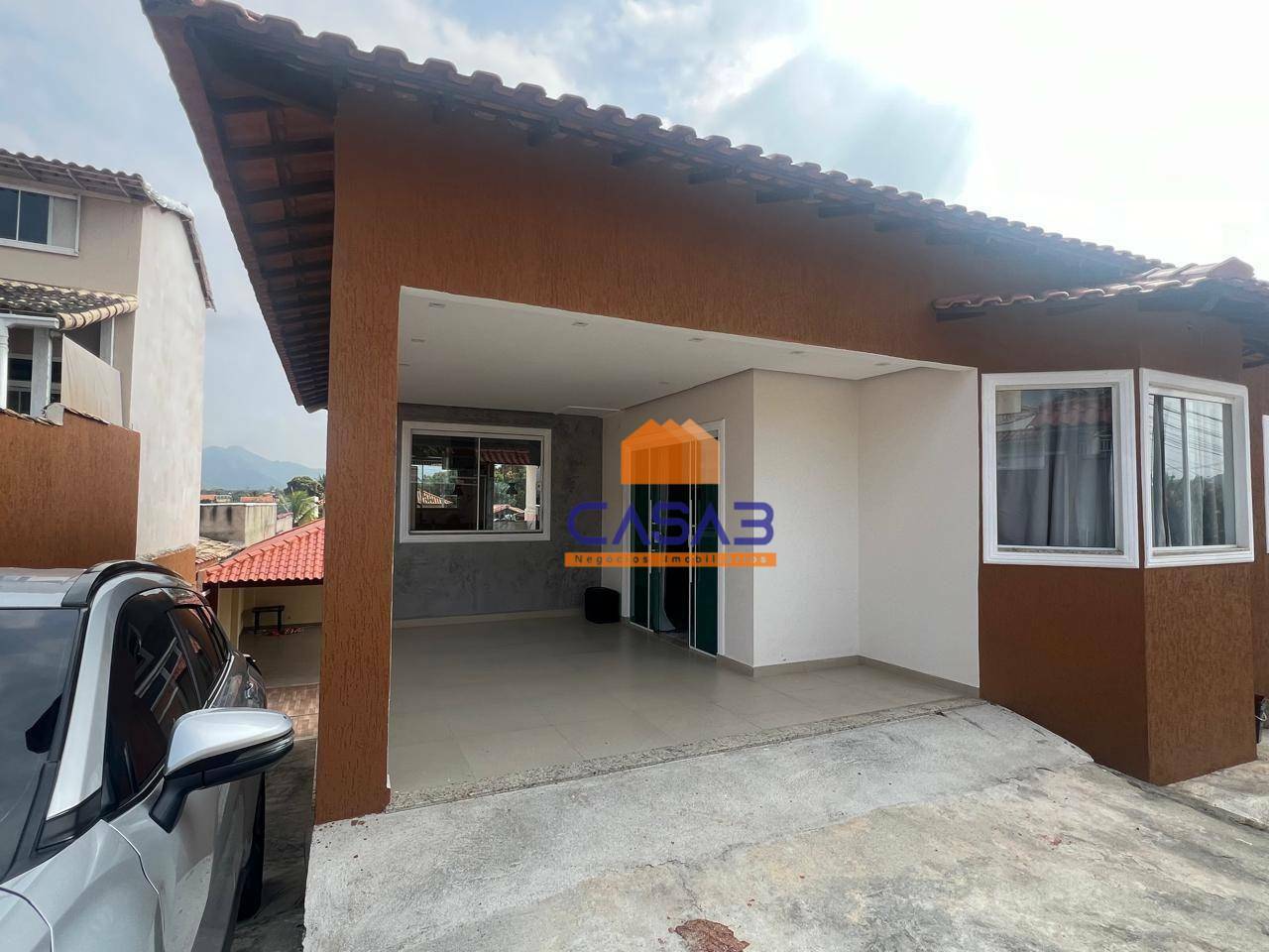 Casa à venda com 3 quartos, 200m² - Foto 1